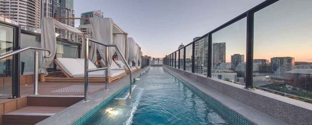 Rooftop swimming pool Vibe Hotel Darling Harbour